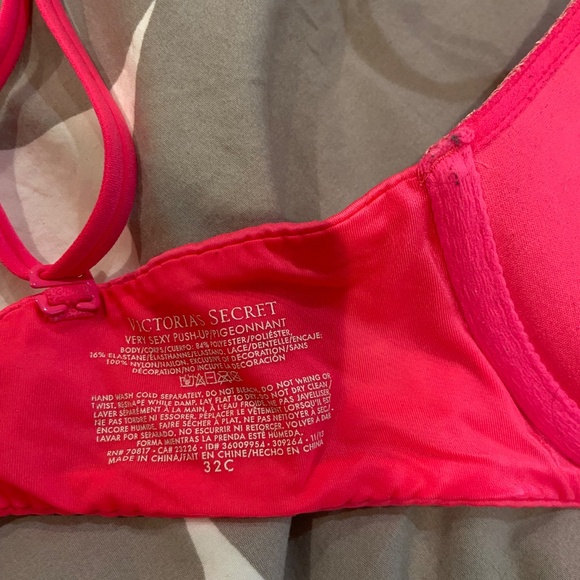 Victoria’s Secret Very Sexy Push-Up Bra- 32C - Picture 3 of 4